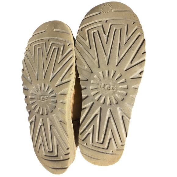 UGG women's classic short II sheepskin leather with lamb fur lining - women's 8 - Picture 8 of 8